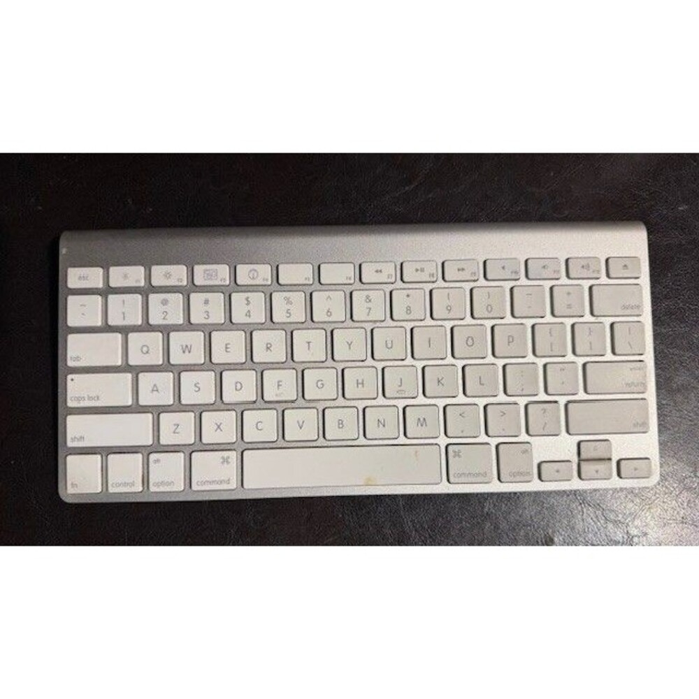 Apple Wireless Keyboard‎ Bluetooth White Model# A1255 2007